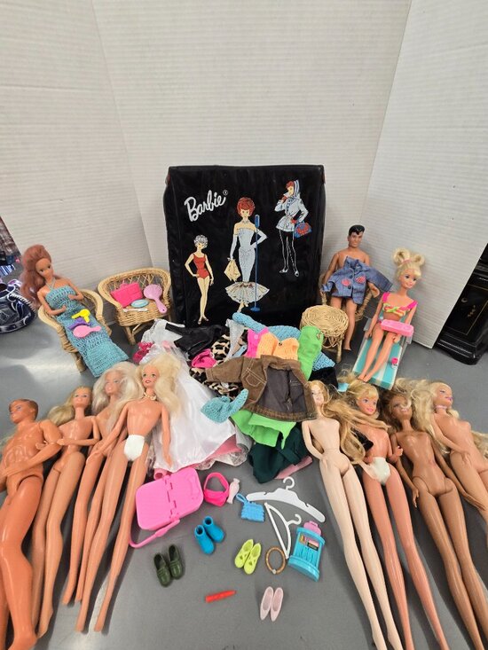 Barbie Other - 1963 Barbie Doll Case Vintage Wicker set Mixed Dolls Clothes Lot AS IS